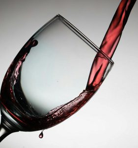 איך להוריד כתם יין אדום מספה